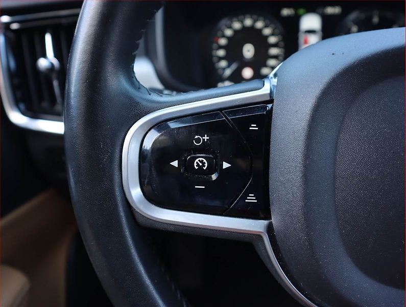 Volvo V90 (2017) D3, Automat, Kůže, Navi - fotka 17 z 20