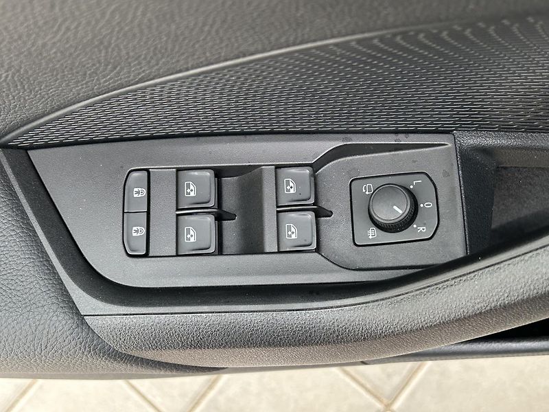 Škoda Octavia 2.0 TDI SportLine - fotka 16 z 32