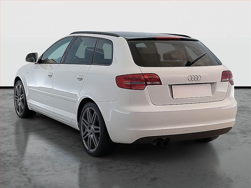Audi A3 (2009) 1.4 TFSI, Vyhř. sedaček - fotka 4 z 11