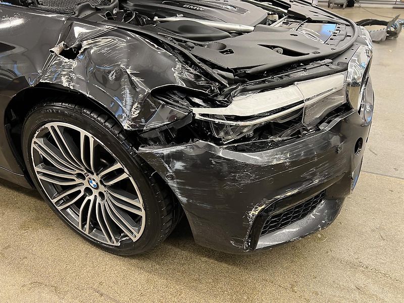 BMW Řada 5 530D XDRIVE M-SPORT 195kW - fotka 2 z 24