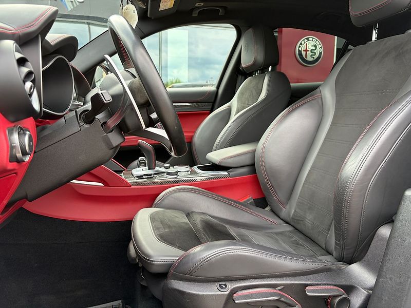 Alfa Romeo Stelvio 2.9 V6 BITURBO 510K AT8 QUADRI - fotka 6 z 10
