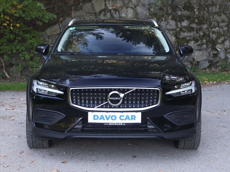 Volvo V60 2,0 B4 AWD Cross Country DPH - fotka 2 z 33