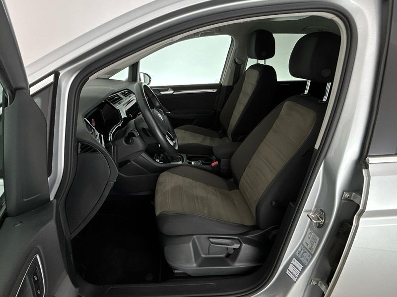 Volkswagen Touran Highline DSG - fotka 7 z 29