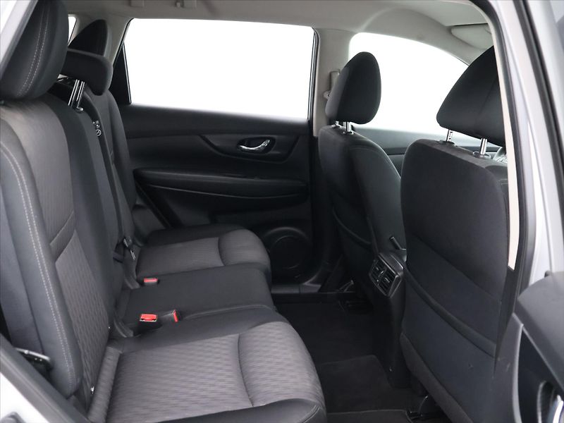 Nissan X-Trail 2.0 dCi Aut. AWD CZ N-Connecta - fotka 12 z 30