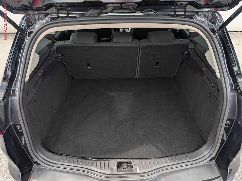 Ford Focus (2011) 1.6 i, AC, výhřev sed - fotka 7 z 16