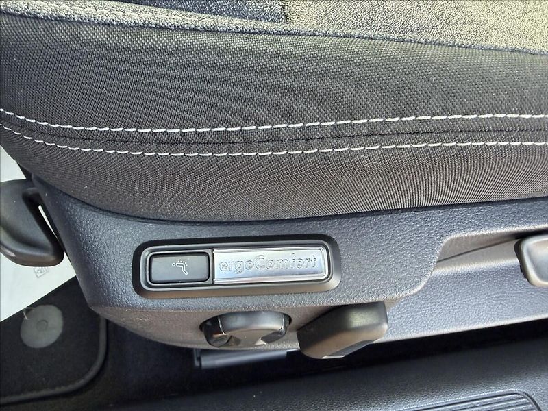 Volkswagen Passat 2.0 TDI Business/Virtual - fotka 18 z 26