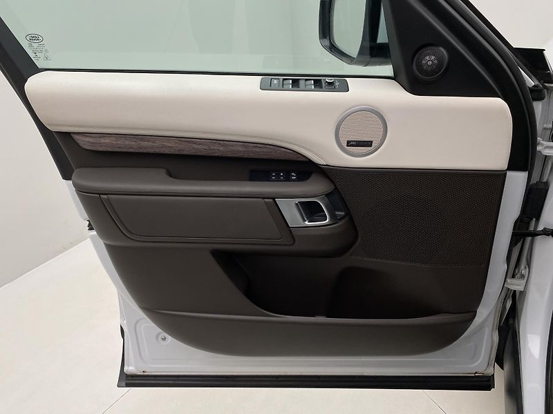 Land Rover Discovery TD6 HSE AWD AUT 7míst - fotka 7 z 44
