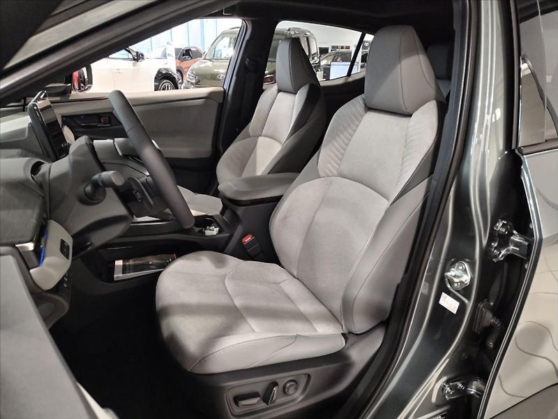 Toyota C-HR (2026) BEV 77 kWh  AWD EXECUTIVE VIP - fotka 6 z 12