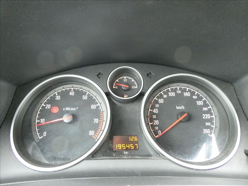 Opel Zafira 1,8 i 16V klima, závěs - fotka 32 z 38