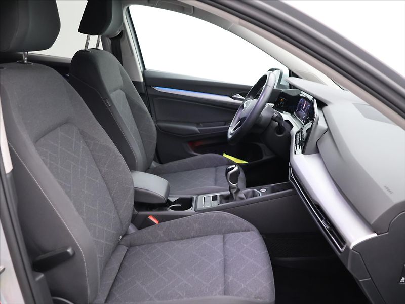 Volkswagen Golf 1,0 TSI 81kW Life M6 - fotka 11 z 33