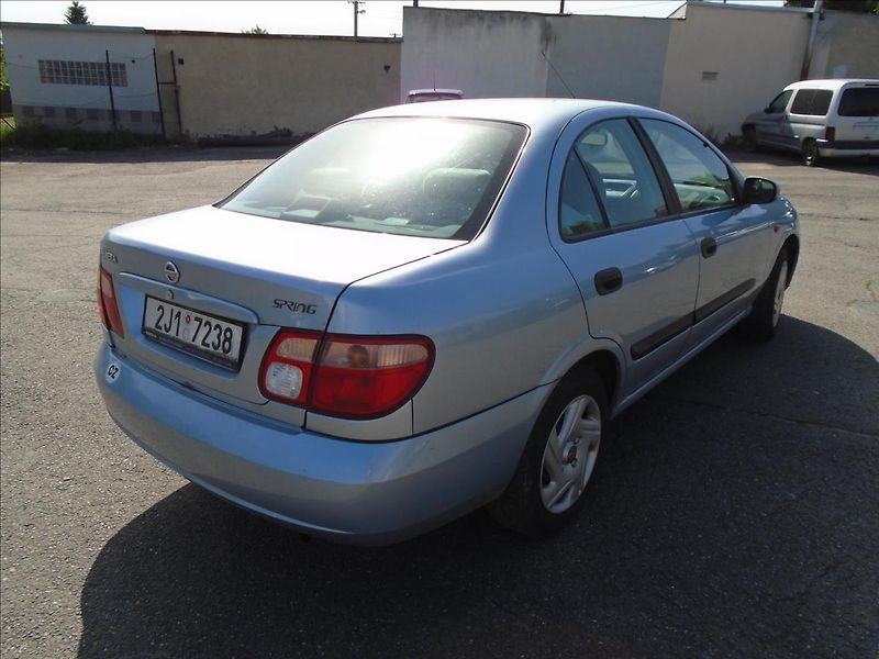 Nissan Almera 1,5 - fotka 4 z 16