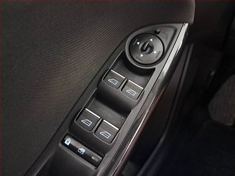 Ford Focus (2016) 2.0 TDCi, ČR,1.maj, Xenony - fotka 19 z 22