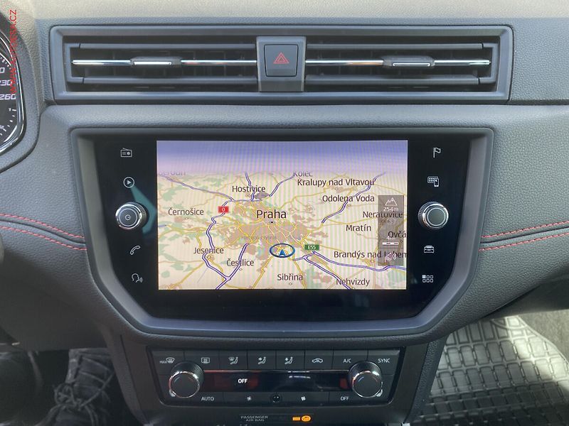 Seat Arona (2019) 1.5 TSi, FR, LED, navi - fotka 17 z 19
