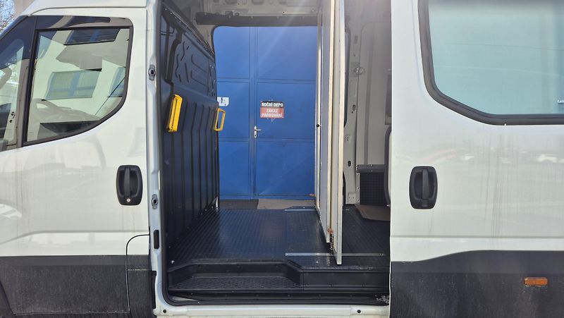 Iveco Daily (2025) 50C18HZ do 3.5t -3.0l koňák - fotka 8 z 10