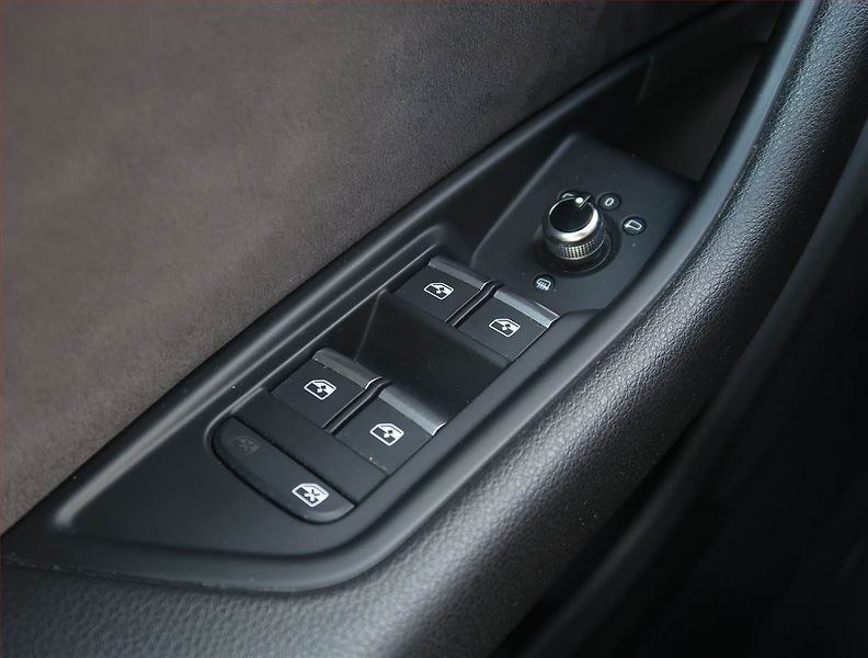 Audi A4 (2017) 2.0 TDI, Automat, Serv.kniha - fotka 17 z 23