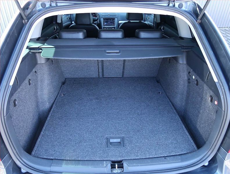 Škoda Octavia (2010) Elegance 2.0 TDI, Xenony - fotka 13 z 15