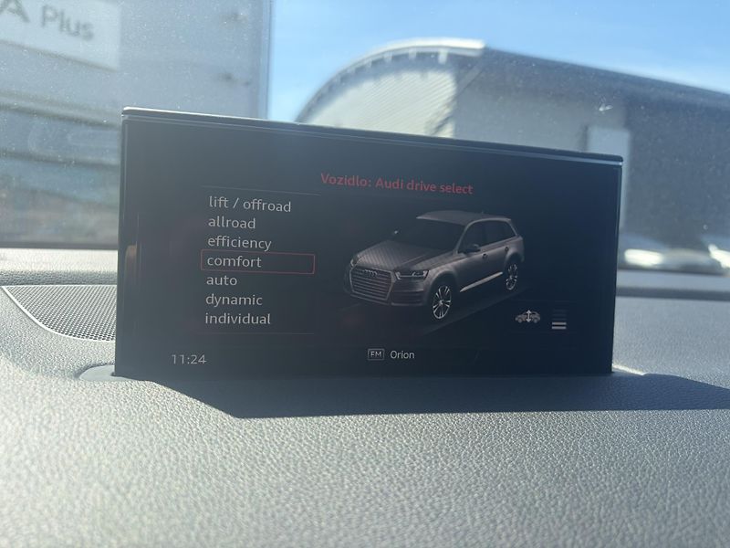 Audi Q7 3.0TDi S-Line Quattro 7míst - fotka 20 z 23