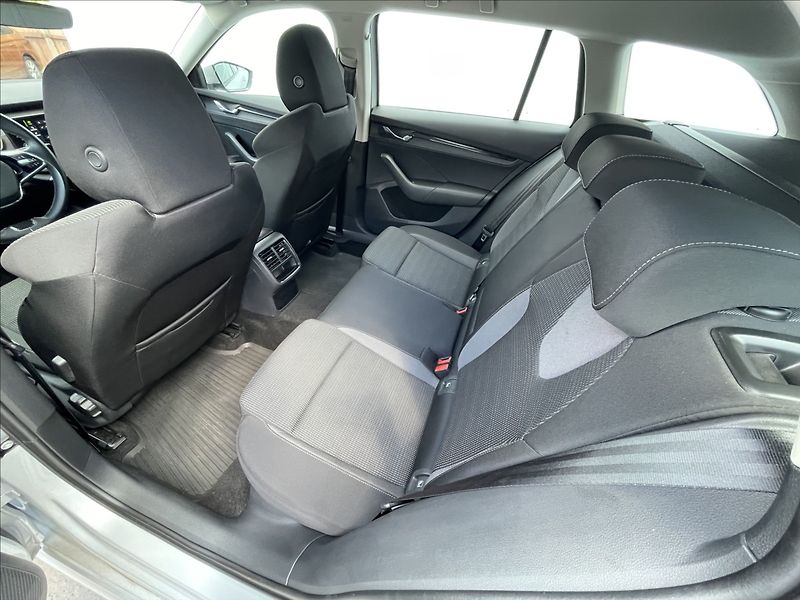 Škoda Octavia 2,0 TDI Combi Ambition Plus - fotka 17 z 23