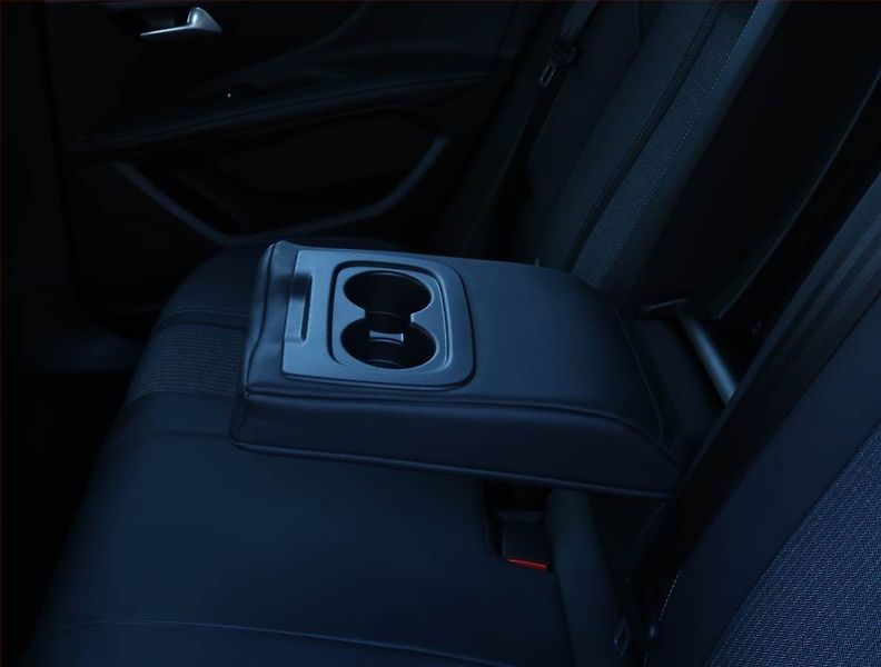 Peugeot 3008 (2022) Allure Pack 1.2 PureTech - fotka 21 z 22