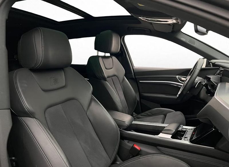 Audi Q8 e-tron 55 Q 360k Matrix Vzduch Pano - fotka 25 z 35