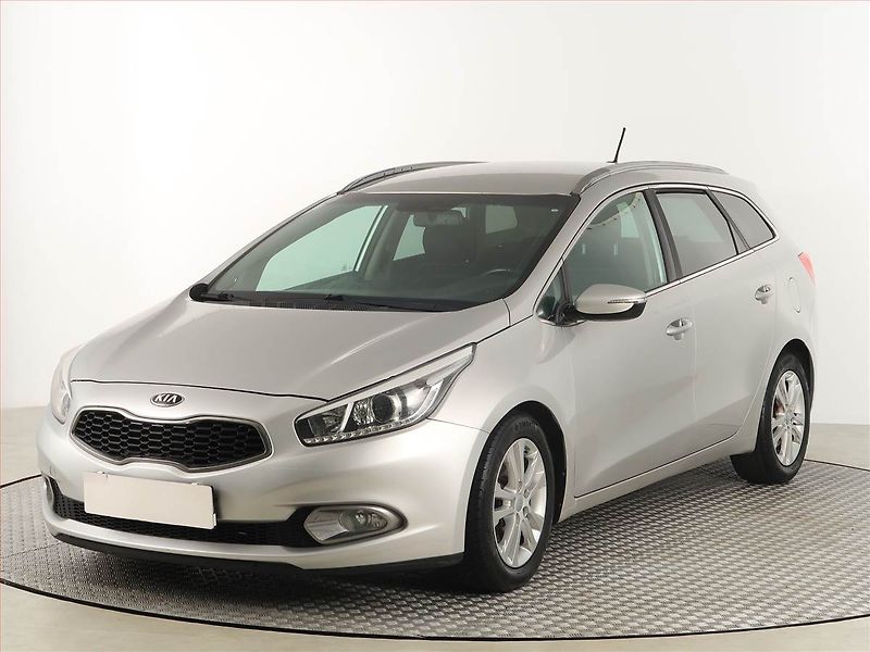Kia Ceed (2013) Gold 1.6 GDI, Automat, Navi - fotka 2 z 18