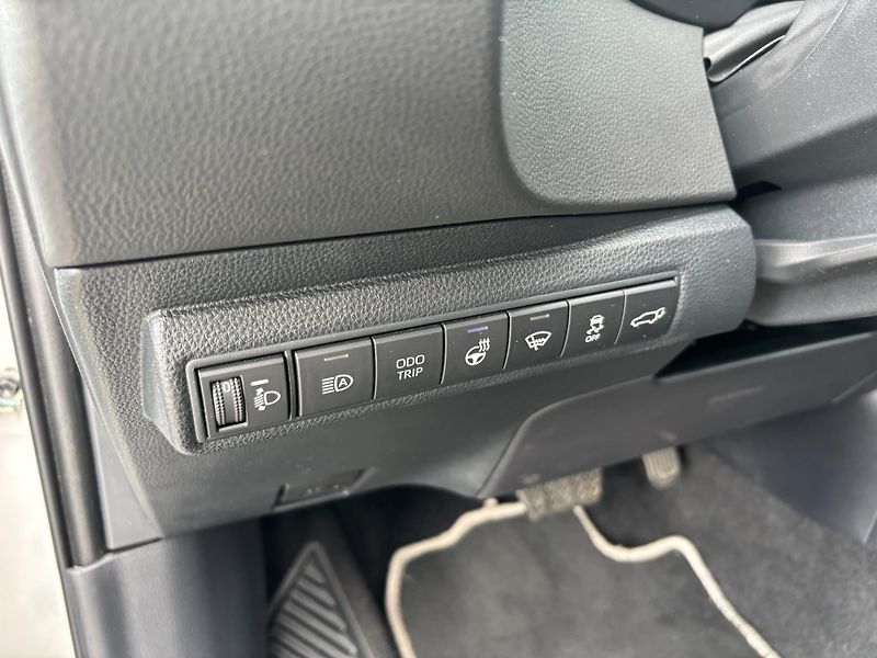Toyota Corolla 1.8 HSD e-CVT Style Tech - fotka 13 z 28