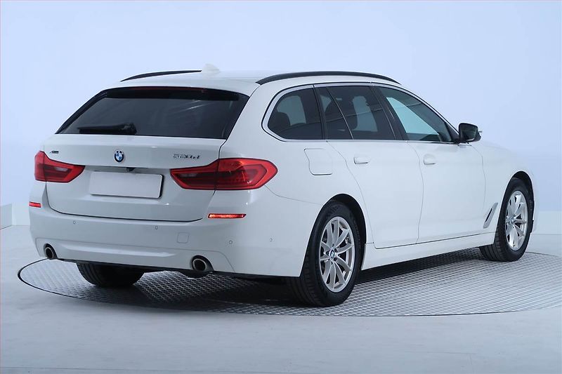 BMW Řada 5 (2018) 520d xDrive, 4X4, Automat - fotka 5 z 25