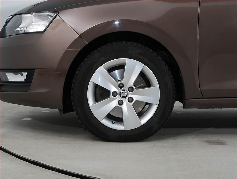 Škoda Rapid (2019) 1.0 TSI, Park. senzory - fotka 14 z 18