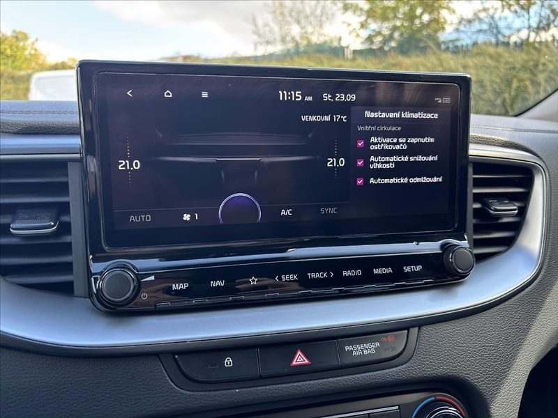 Kia Ceed 1,5 TGDi TOP ZÁRUKA TOP STAV - fotka 25 z 42