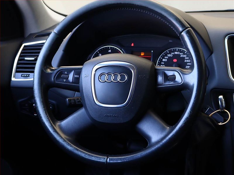Audi Q5 (2008) 2.0 TDI, 4X4, Serv.kniha - fotka 13 z 17