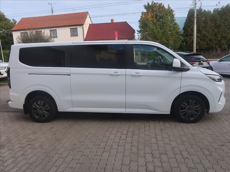 Ford Tourneo Custom 2,0 L2 Titanium AWD AT - fotka 3 z 4