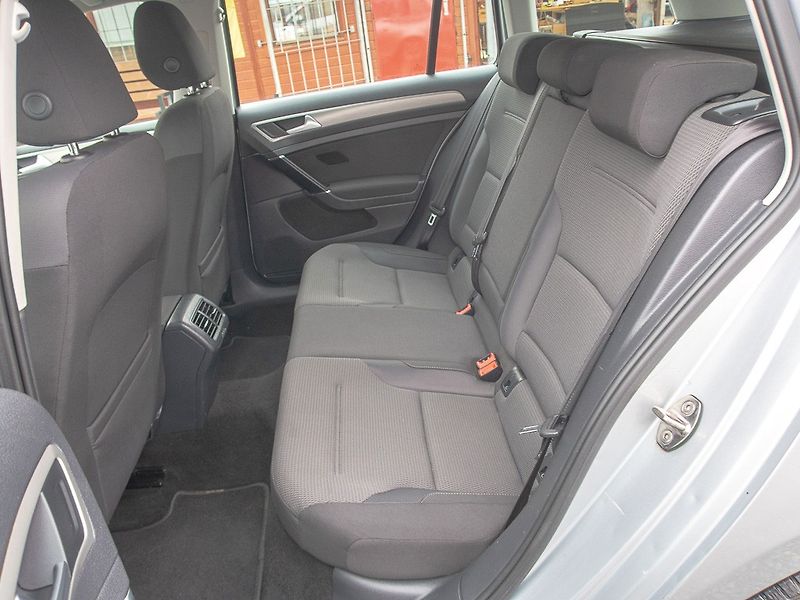 Volkswagen Golf (2014) 12/14 1.6TDI 77KW – NAVIGACE - fotka 40 z 61