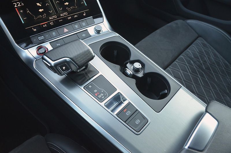 Audi S6 (2021) Avant TDi 253kW Quattro DPH - fotka 29 z 41