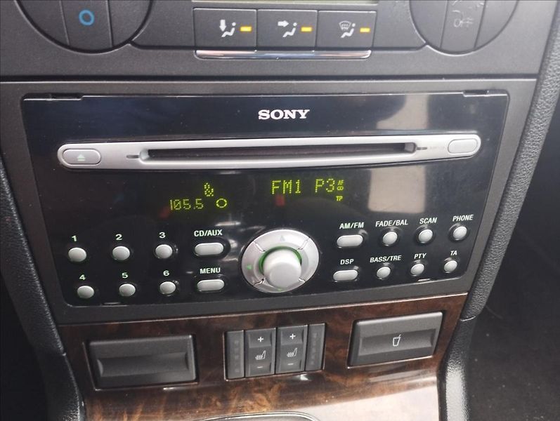 Ford Mondeo 1,8 Ghia - fotka 13 z 17