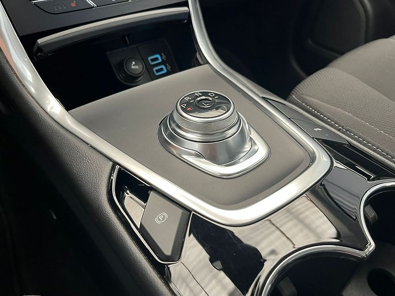Ford S-MAX 2.5 Duratec FHEV TITANIUM - fotka 27 z 60