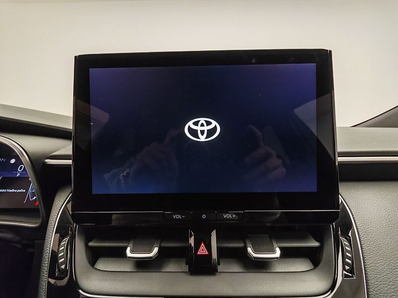 Toyota Corolla 1,8 Hybrid e-CVT Style - fotka 32 z 40