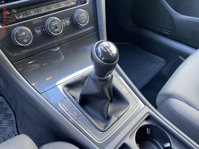 Volkswagen Golf (2019) 1.6TDI, masáž, autoAC - fotka 16 z 17