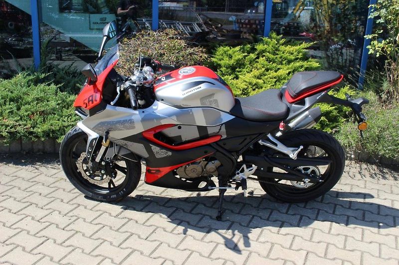 QJ Motor SRK 125 R (2025) MODEL 2026 SKLADEM NOVINKA - fotka 8 z 9