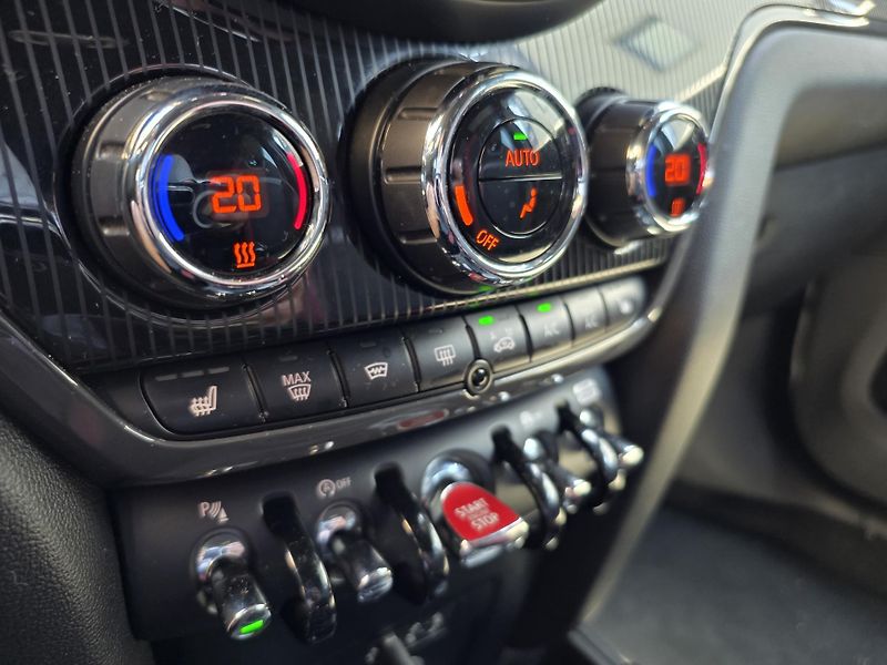 Mini Cooper S 2.0-JOHN COOPER S-4x4 - fotka 23 z 25