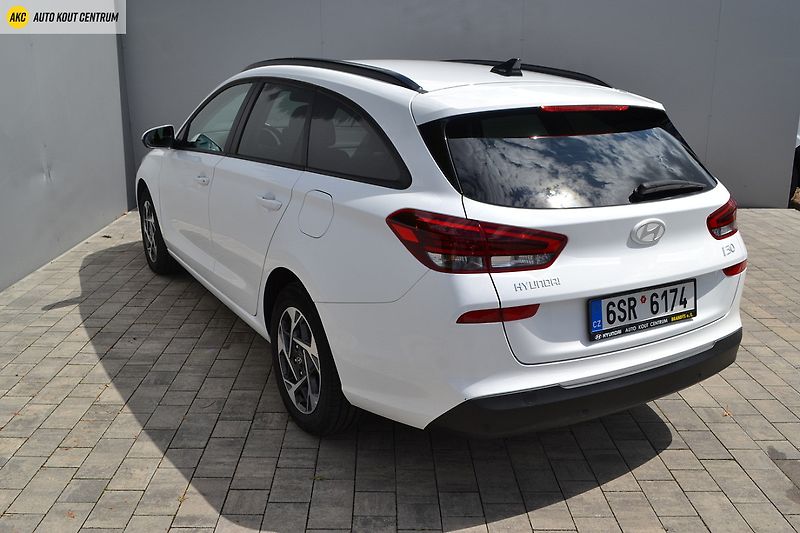 Hyundai i30 WG 1,5I MT SMART FAMILY NAVI - fotka 8 z 43
