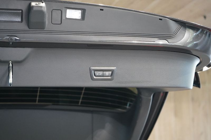 BMW X3 M50 xDrive, Nezávislé, Tažné - fotka 16 z 50