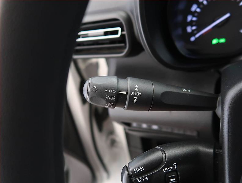 Citroën Berlingo (2020) Maxi Live 1.2 PureTech, 7Míst - fotka 17 z 18