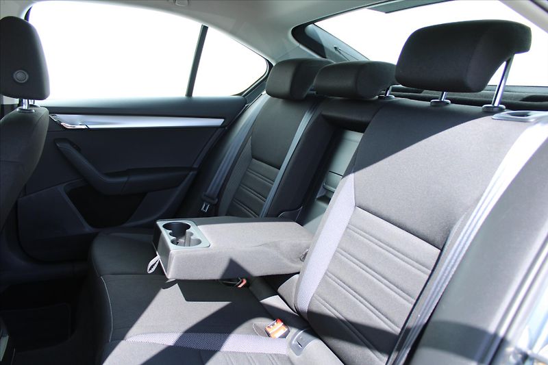 Škoda Octavia 1.6 TDI 85kW DSG AMBIENTE ČR - fotka 11 z 22