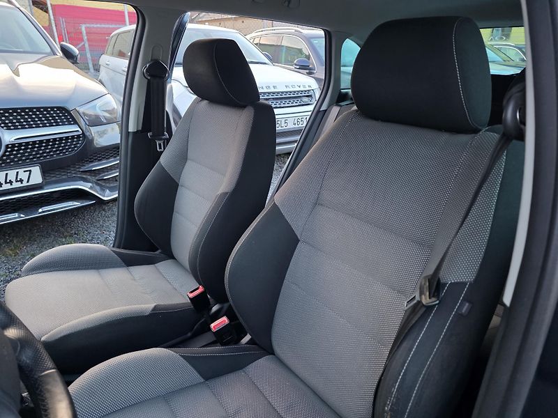 Škoda Fabia II.1.4 16V invalidní úprava TZ - fotka 15 z 35