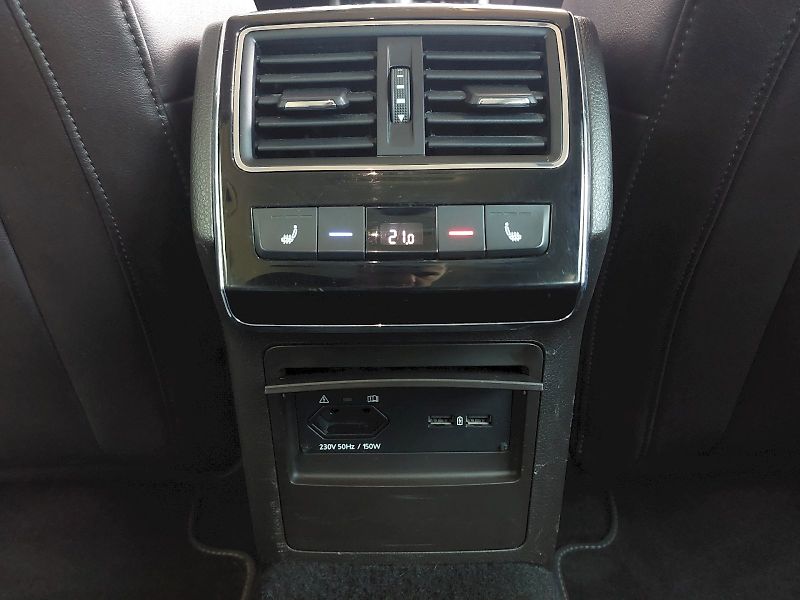 Škoda Superb (2019) Combi L&K DSG 4x4 2,0TDi 140kW - fotka 32 z 35