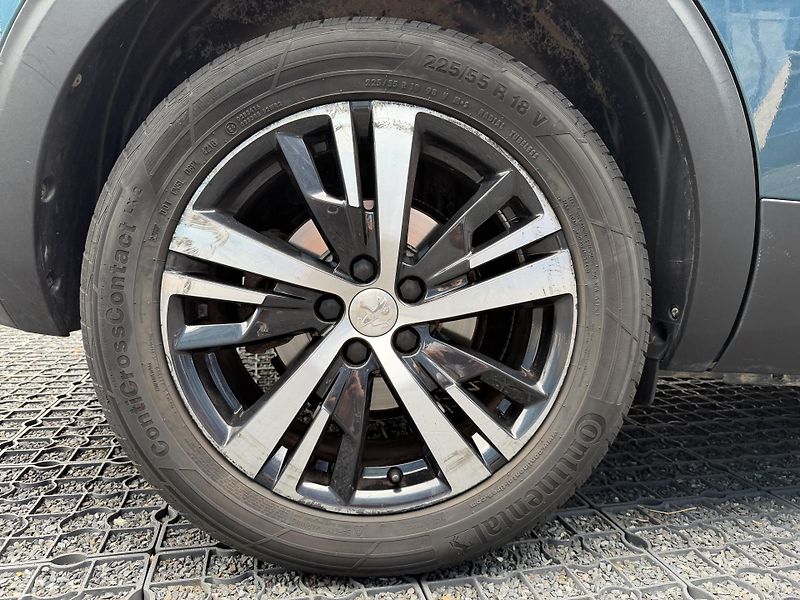 Peugeot 5008 (2017) ALLURE PureTech 130k EAT6 - fotka 9 z 39