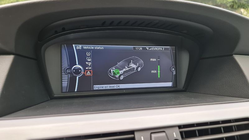BMW Řada 5 (2009) 525XD,E61,FACELIFT,145kW,MANUÁ - fotka 15 z 32