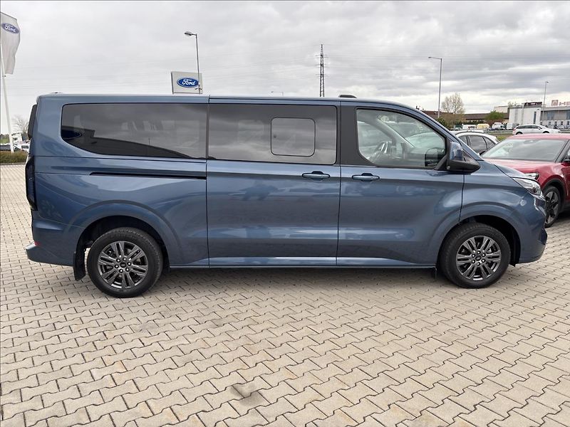 Ford Tourneo Custom 2,0 EcoBlue 125kW L2 Titanium - fotka 6 z 47