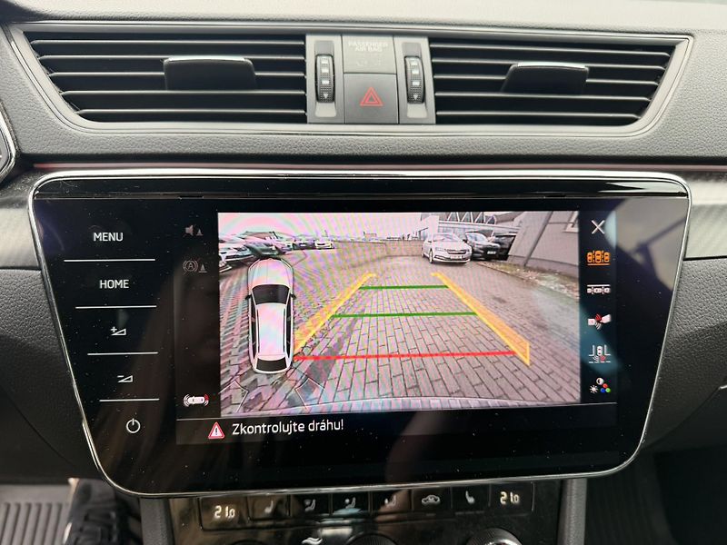 Škoda Superb COMBI 2,0 TDI 4x4 SPORTLINE - fotka 12 z 14