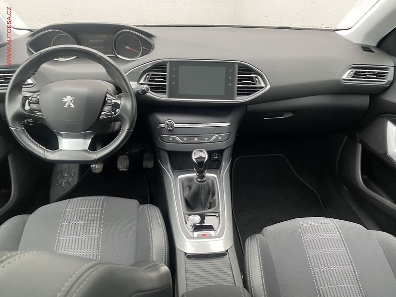Peugeot 308 (2020) 1.2 PT, Allure, navi, panor - fotka 8 z 18